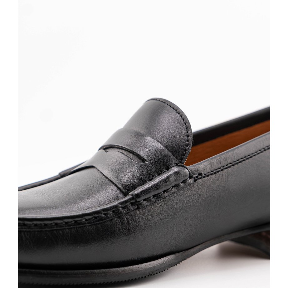 Men’s Black Leather Loafers | Elegant and Comfortable Shoes