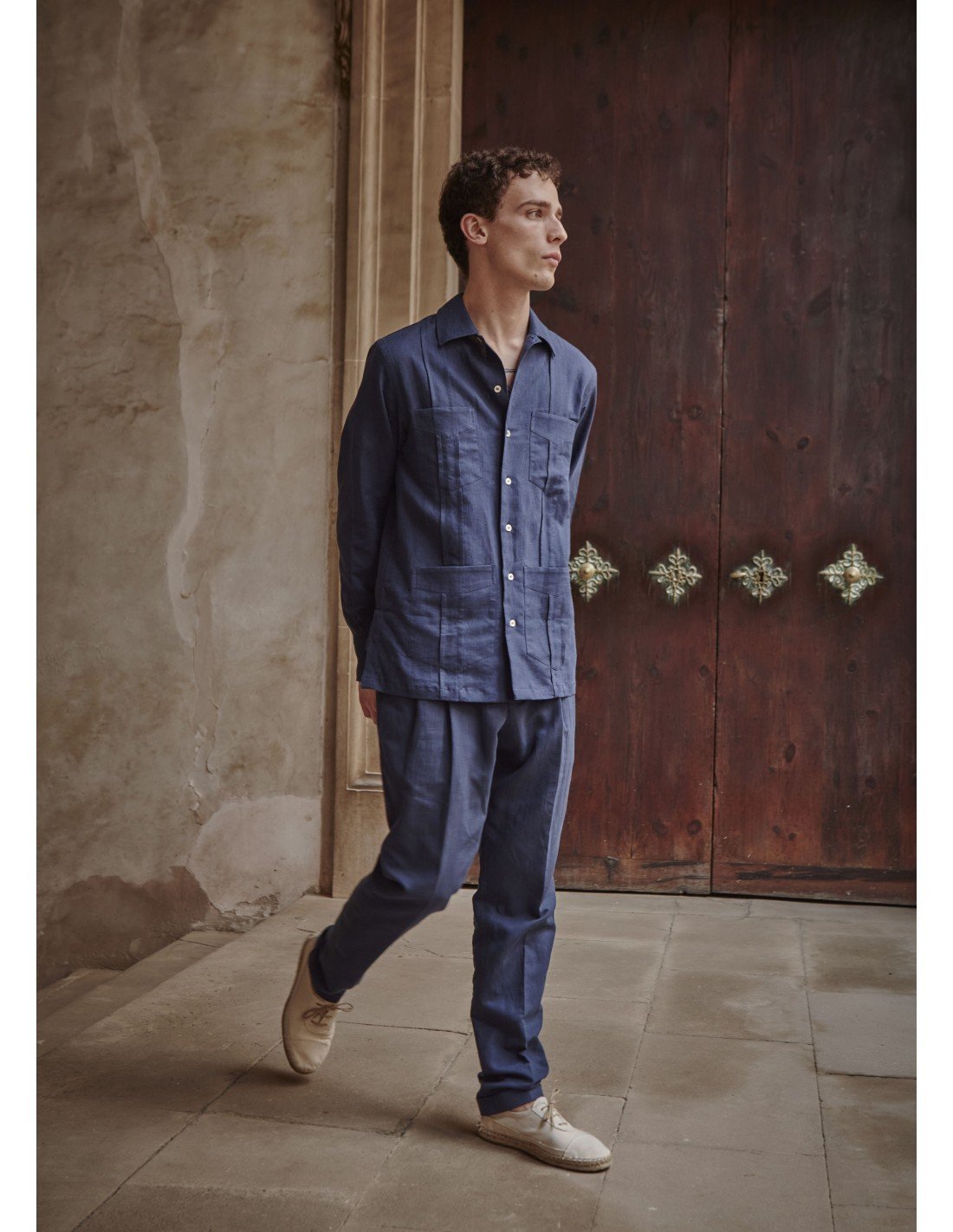 Guayabera Azul Marino de Algodón y Lino | Monge Studio 2
