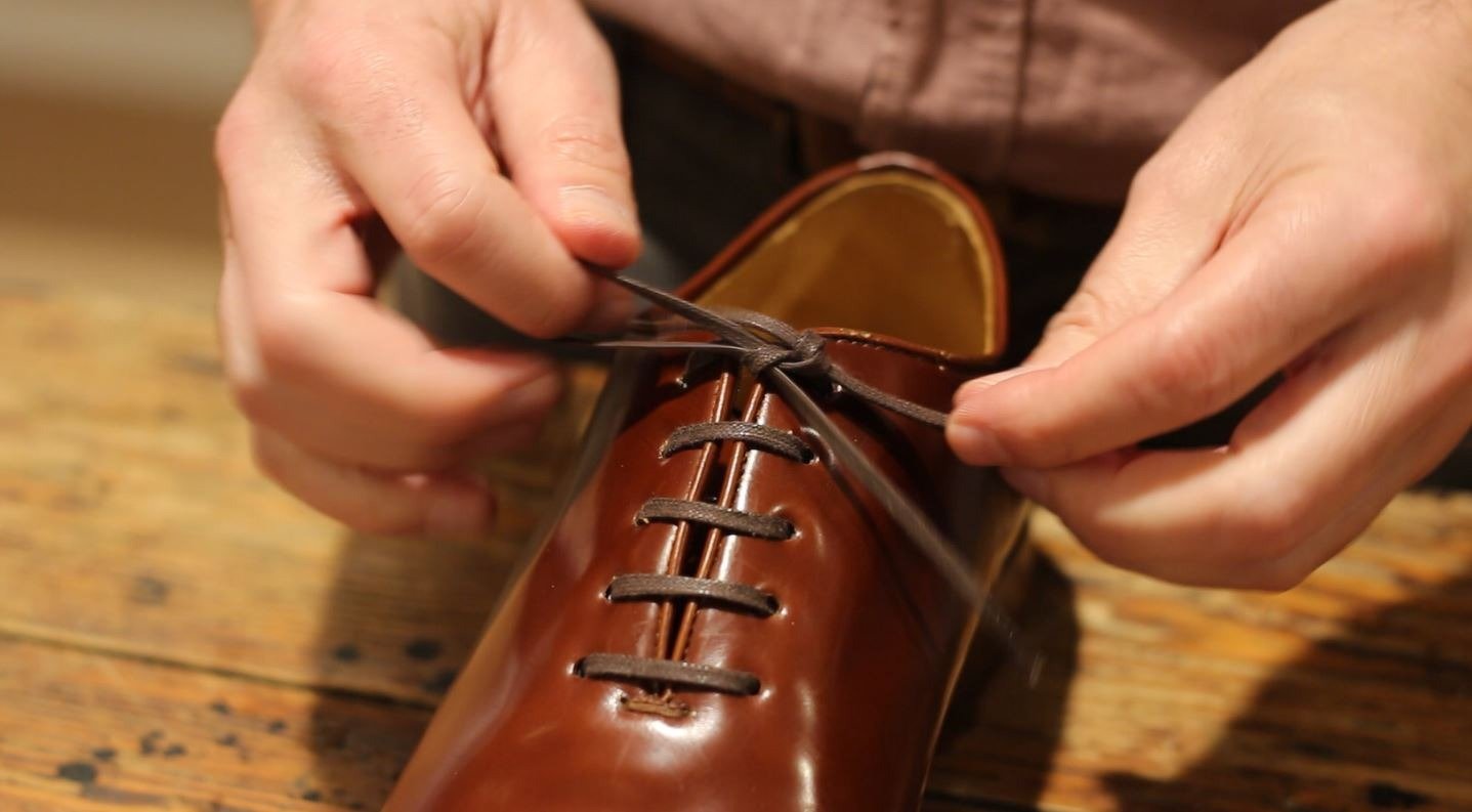 How to lace up your dress shoes. (Surely you're not doing it right) - Monge Studio How to lace up your dress shoes. (Surely you're not doing it right) - Monge Studio